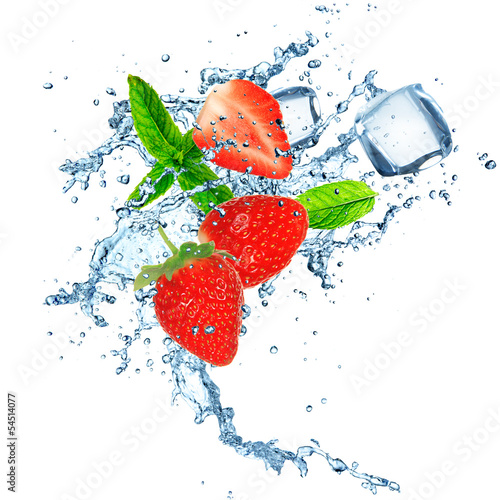 Lacobel strawberry in water splash