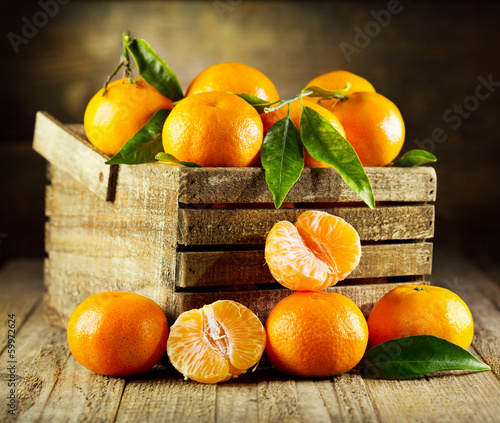 Fototapeta fresh tangerines with leaves
