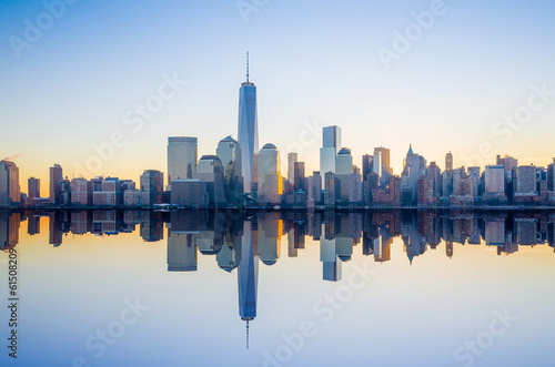 Poster Manhattan Skyline with the One World Trade Center building at tw