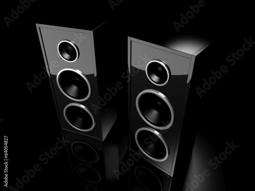 dos-altavoces-negros-brillantes-con-reflexion-sobre-fondo-negro