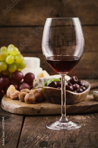Fototapeta Red wine and cheese