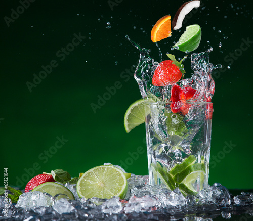 Fototapeta Fresh fruit cocktail in freeze motion splashing