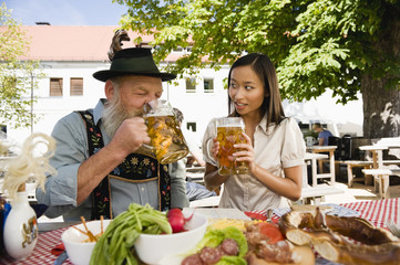 Weiße frauen, die asiatischen mann suchen