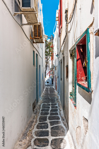Fototapeta Back alley in Mykonos old town