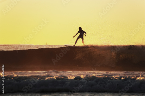 Fototapeta Balancing on the wave.