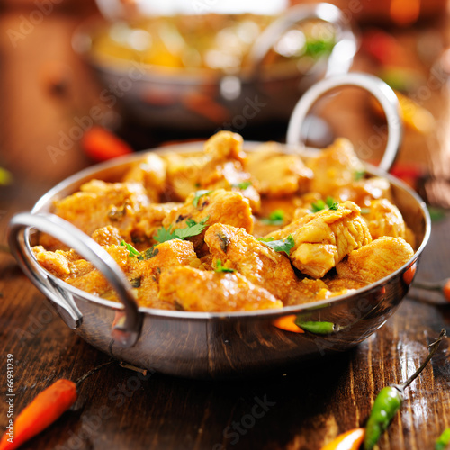 indian chicken curry in balti dish