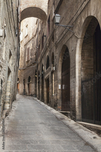 Lacobel narrow alley