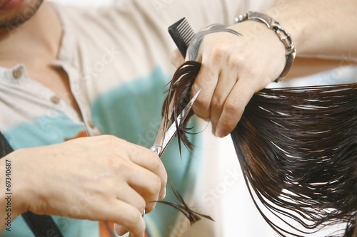 Zdjęcia Woman Haircut the hair in salon