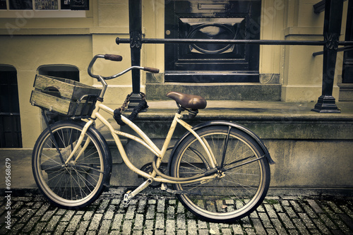 Lacobel an old bicycle