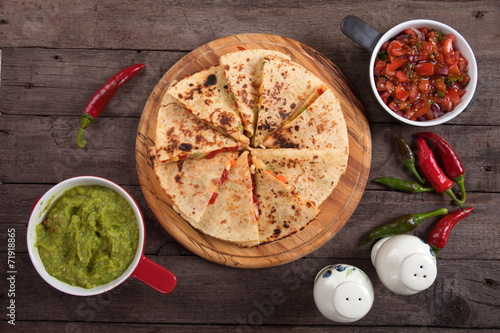Zdjęcia Quesadillas with guacamole and salsa dip