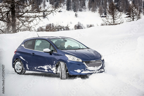 Fototapeta Car on snow