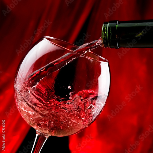 czerwone-wino-wlac-do-szklanki
