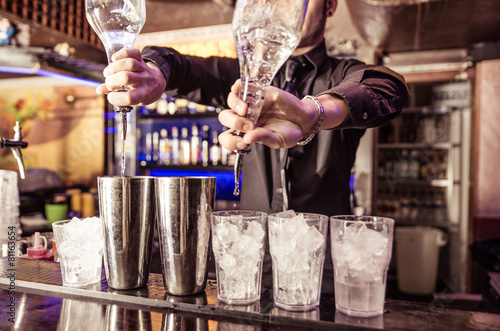 Zdjęcia bartender at work