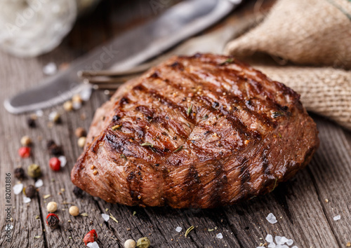 Zdjęcia Beef steak on a wooden board