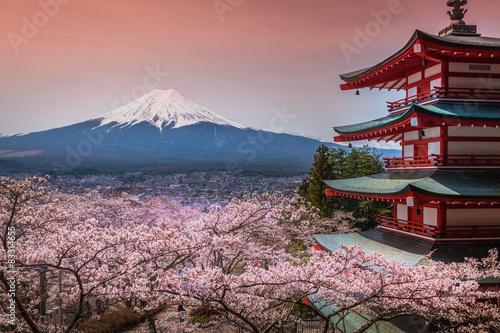 pagoda-chureito-z-sakura-i-pieknym-mt-fuji-vi