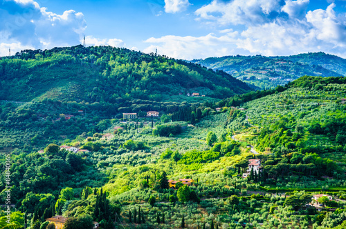 tuscany-zielonych-wzgorzy-panoramiczny-krajobraz-tuscany-wlochy