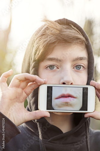 <b>virtual realty</b>, teenage boy holding a smart phone in front of hi - 500_F_84870226_p6reBbIkyrGylOSfaDGvVmOfsbdW4fwj