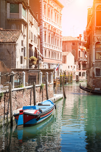 gondola-na-kanale-w-wenecja-wlochy