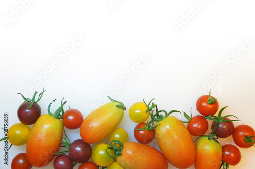 ホワイトスペースがあるトマトの集合