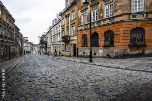 ulica-na-starym-miescie-w-warszawie-stolica-szczecina
