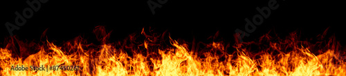 Fototapeta Feuer Flammen auf schwarzem Hintergrund