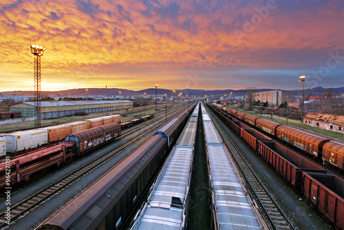 pociag-towarowy-przemysl-kolejowy-cargo
