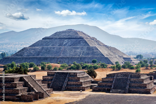 panorama-piramidy-teotihuacan