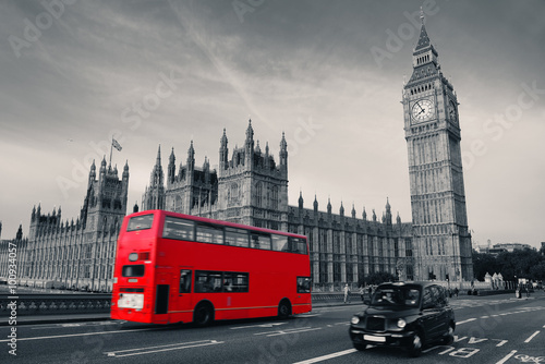 big-ben,-czerwony-autobus,-czarna-taksowka,-londyn,-anglia