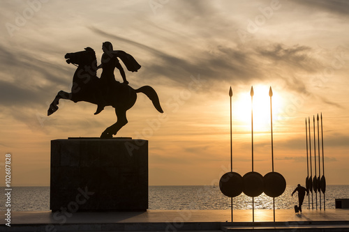 Poster Silhouette of Alexander the Great Statue at sunrise. Thessalonik