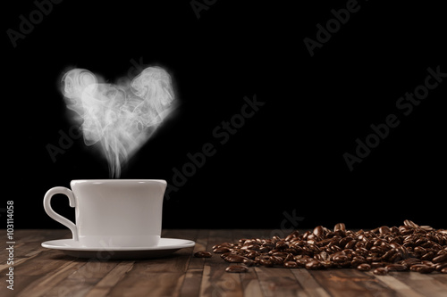 Zdjęcia Herz aus Dampf über Tasse Kaffee