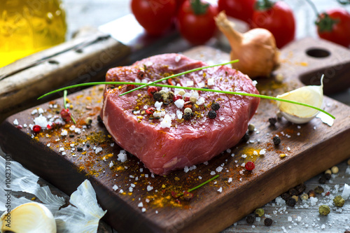 Zdjęcia Fresh raw beef steak on wooden background