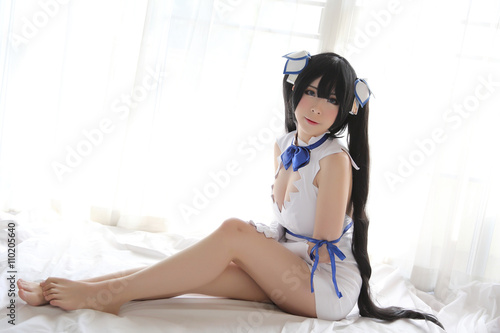 Hestia Cosplay Portrait Girl in White Theme