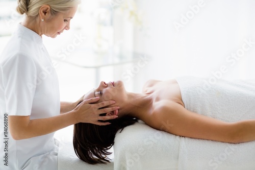 Poster, Tablou Masseur giving masage to woman