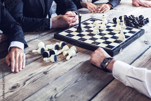 Valokuva Business people playing chess