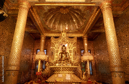 Poster Golden Buddha Statue in Botataung paya Pagoda in Rangoon (Yangon), Myanmar