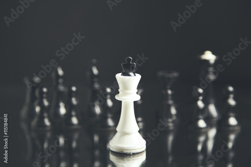 Valokuva chess pieces on black background