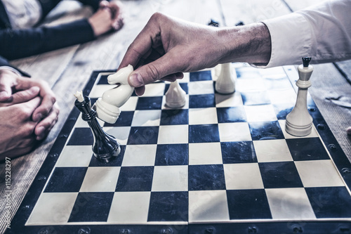 Valokuva Business people playing chess