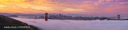 wczesnie-rano-niskie-mgly-w-golden-gate-bridge
