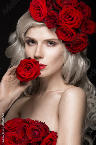 Poster Beautiful blond girl in dress and hat with roses, classic makeup, curls, red lips