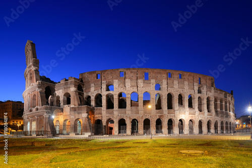 colosseum-rome-w-nocy,-architektura,-zdjecie