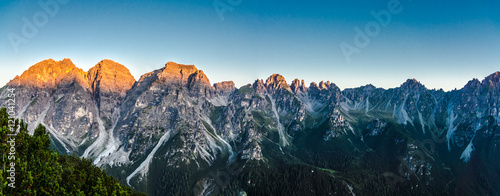 panorama-kalkkogel-przy-wschodem-slonca