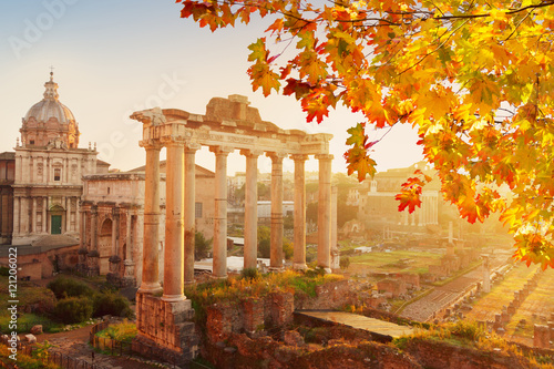 forum-rzymskie-ruiny-w-rzymie-wlochy