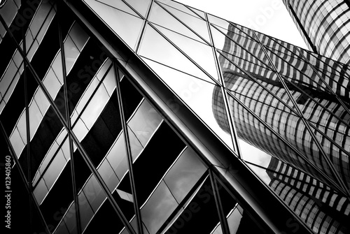 fenster-des-geschaftsgebaudes-in-hong-kong-mit-b-amp-w-farbe
