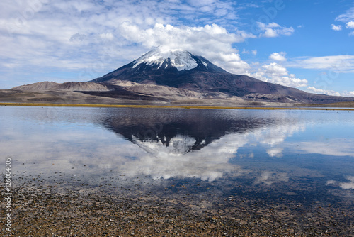 parinacota-wulkan-i-jezioro-chungara-lauca-national