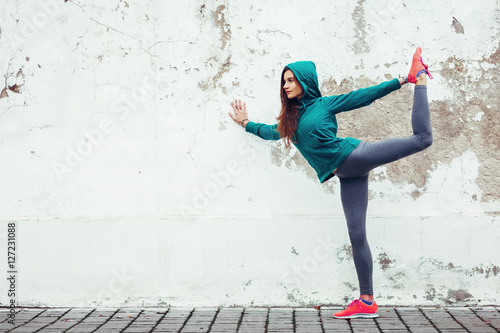 Zdjęcia Fitness sport girl in the street