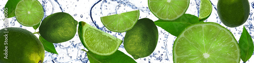 Fototapeta Limes in the water
