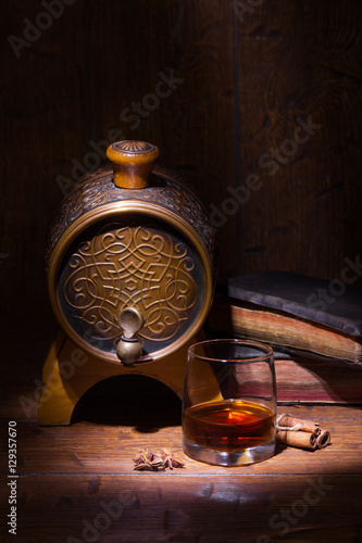 szklanki-whisky-spicery-ksiazki-i-maly-barre