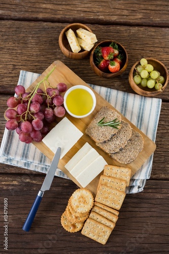 Gouda cheese, brown bread slices, lime juice biscuits and fruits