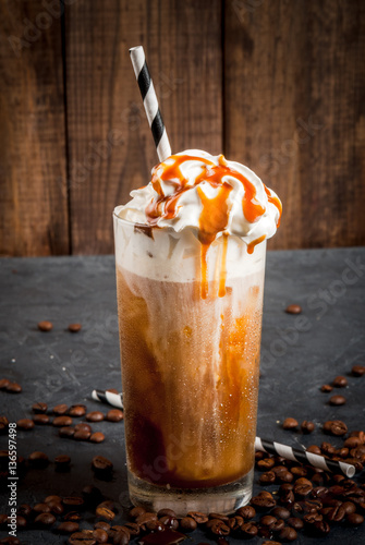 zimna-kawa-do-picia-frappe-frappuccino-z-bita-smietana