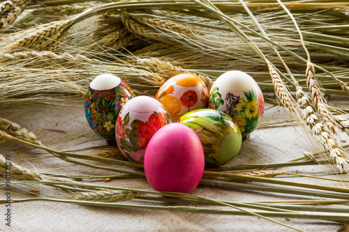 brillante-diseno-de-huevos-de-pascua